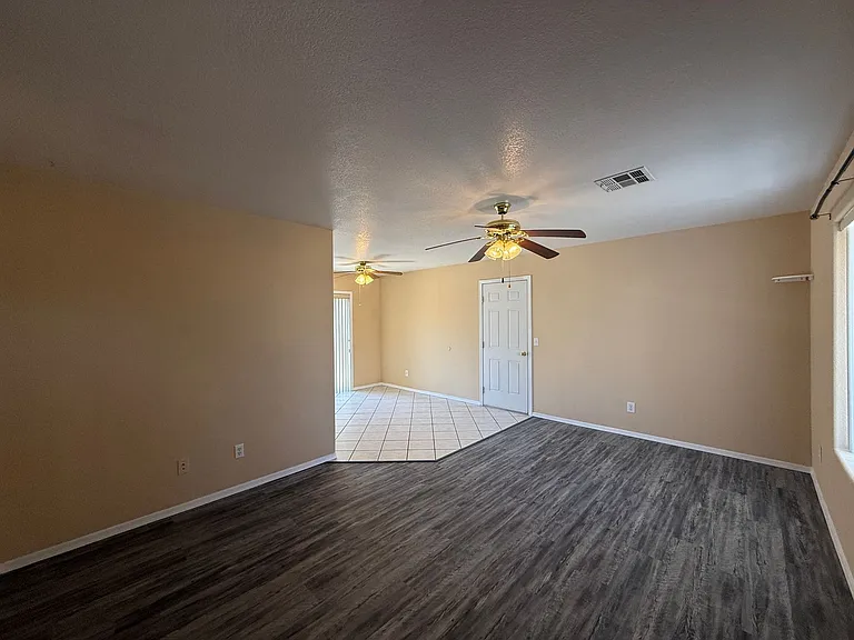 3468 Calumet Ave — Photo 2