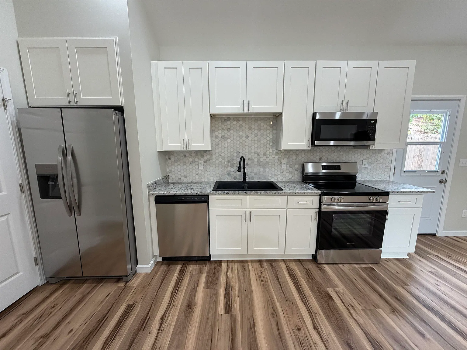 4 bed, 2.0 bath, 1200 sqft, $1,750 — Photo 2