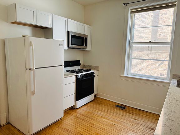4th image of 2644 N Albany Ave APT 1R