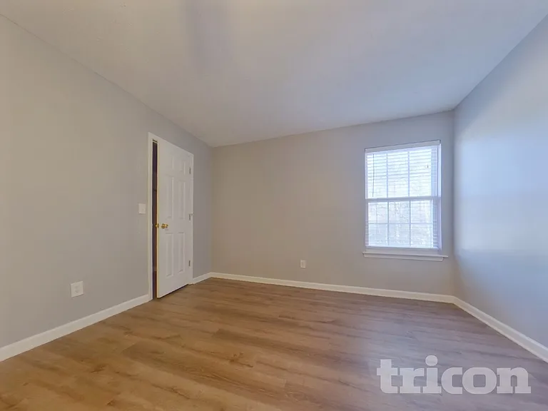 878 Crestworth Xing — Photo 14