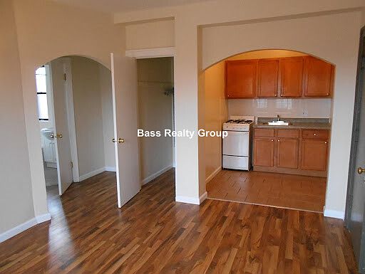3rd image of 1712 W Estes Ave APT 305