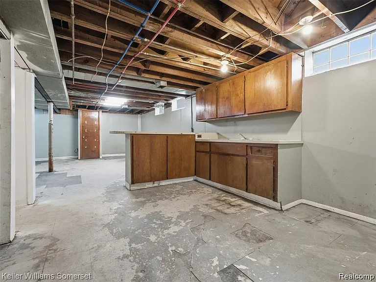20271 Grandville Ave — Photo 20