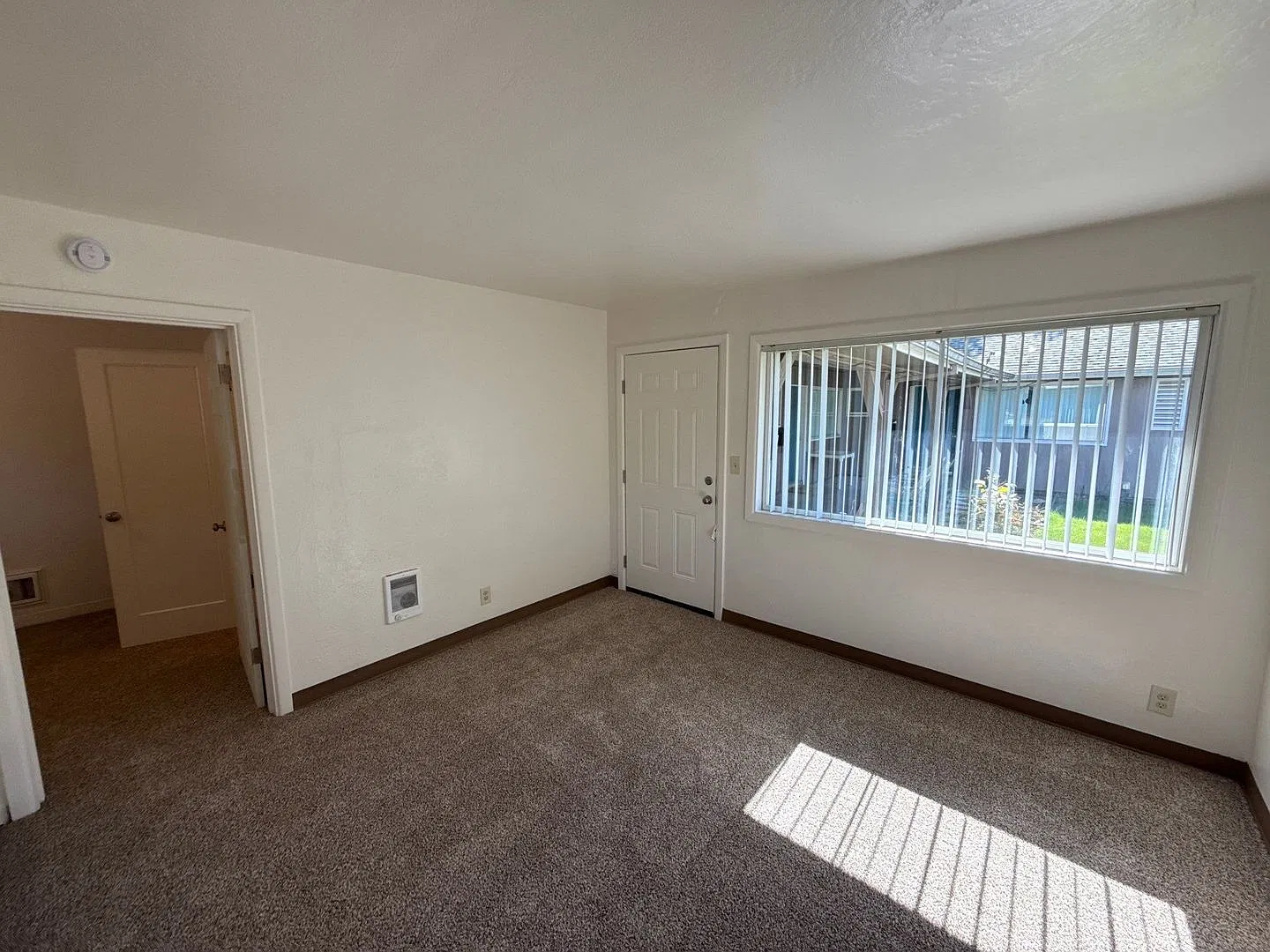 1 bed, 1.0 bath, 566 sqft, $1,045 — Photo 4