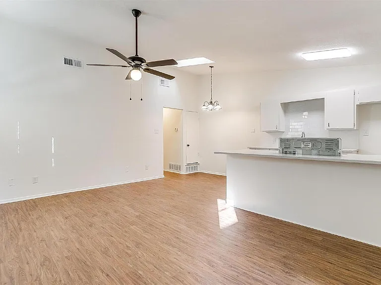 1824 Fairmount Ave — Photo 14
