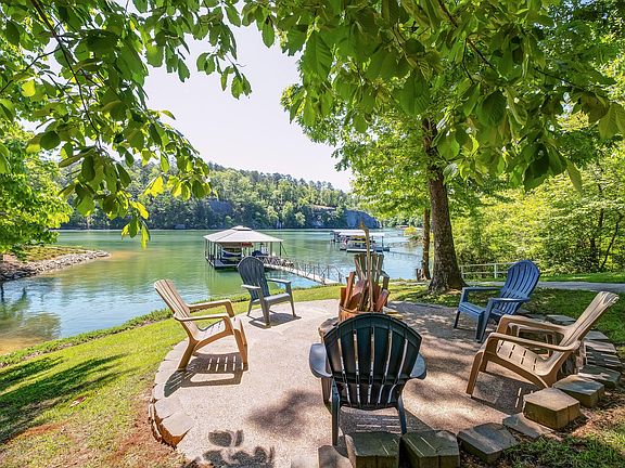 Image 3: Firepit Area