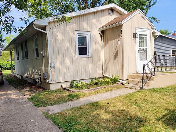 3rd image of 130 S Lapeer St