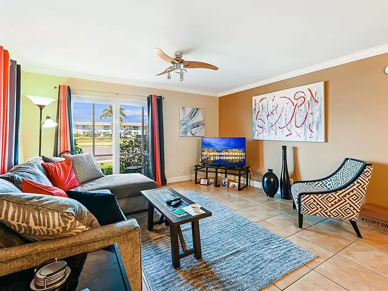 200 Palm Dr #7-R — Photo 7