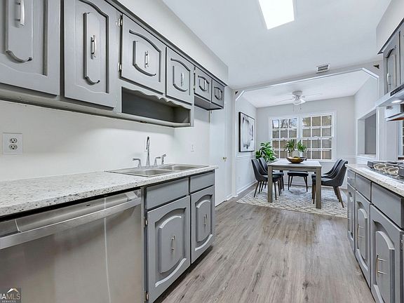 5th image of 1608 Double Churches Rd