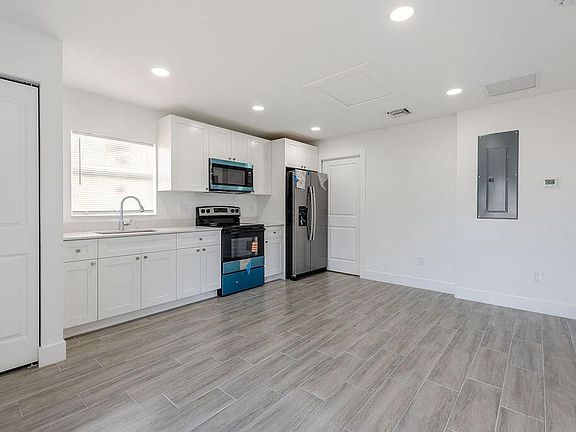 5th image of 3246 Jefferson St