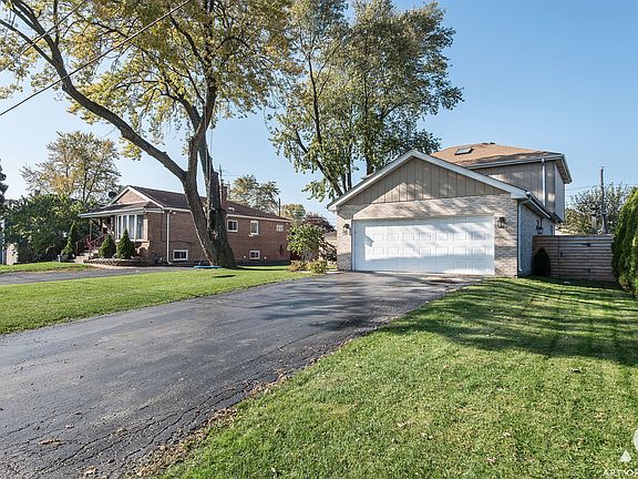 3rd image of 7146 S Oketo Ave