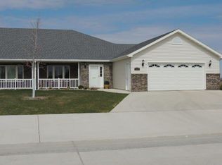 205 6th St NW, East Grand Forks, MN 56721