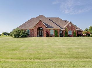 44 Chisholm Ln, Enid, OK 73703
