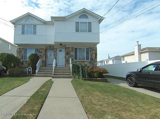 132 Mallow St, Staten Island, NY 10309