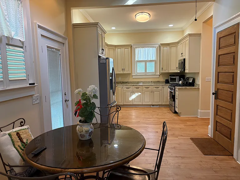 1337 Oak St SW — Photo 10