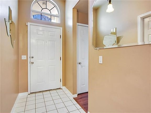 Nice Entryway601 Millcreek Ln