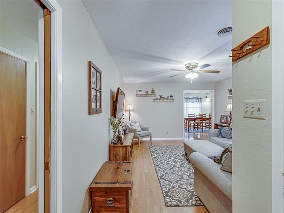 5th image of 1610 Hill Ln
