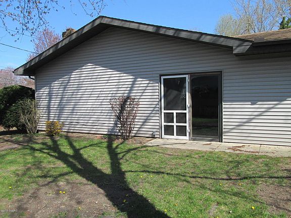 3rd image of 1754 N Sierra Way
