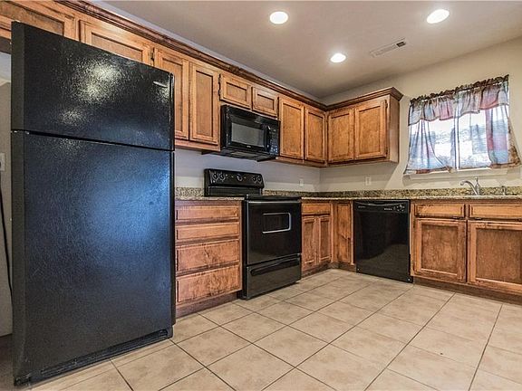 4th image of 3206 SW Deerfield Blvd Unit 2
