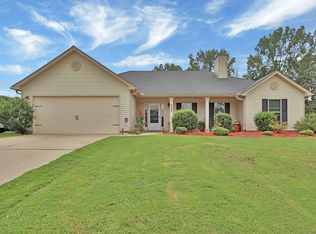 239 Falling Leaf Ln, Winder, GA 30680