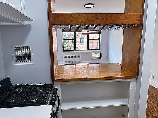 4th image of 418 E 77th St APT 4B