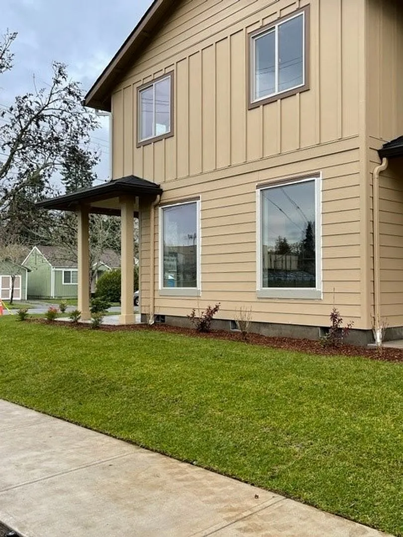 136- Davidson/Howard Duplex — Photo 2