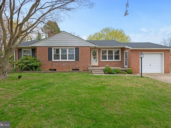 216 Park Heights Blvd, Hanover, PA 17331