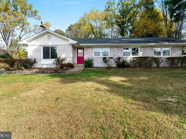 9 Plummer Ct, Germantown, MD 20876