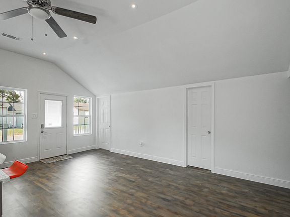 5th image of 242 Clayton Dr
