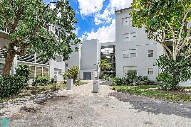 2800 Somerset Dr #201 — Photo 4