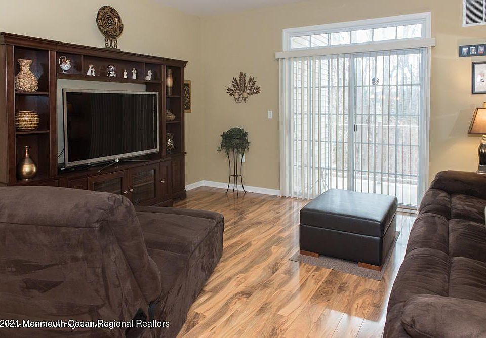1st image of 424 Sophee Ln