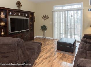 424 Sophee Ln #1000, Lakewood, NJ