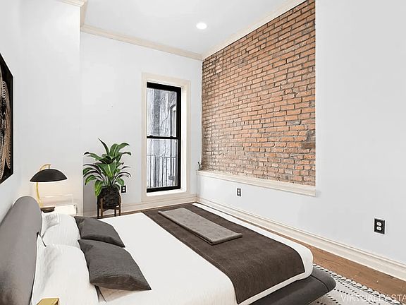 5th image of 829 Putnam Ave APT 3