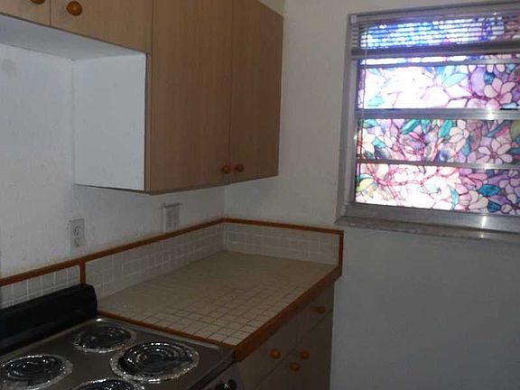 3rd image of 1629 NW North River Dr APT 302