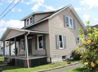 26 Market St, Mill Hall, PA 17751