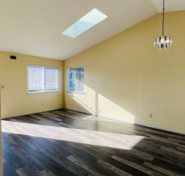1805 Caroline Ave — Photo 9