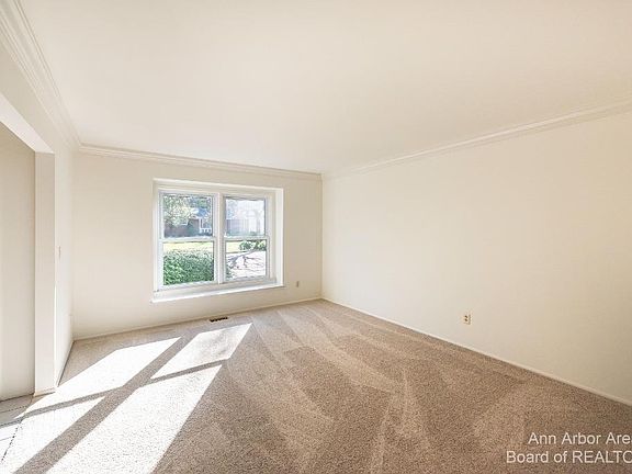 4th image of 3447 Yellowstone Dr