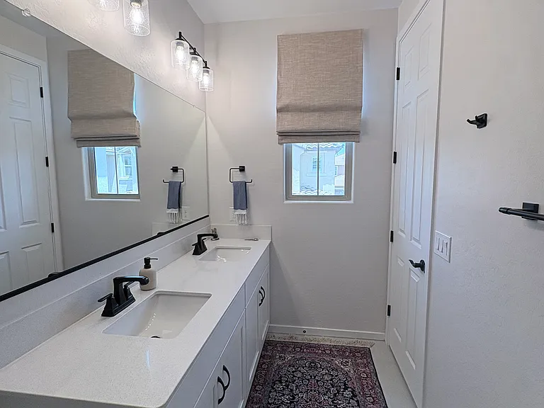 2929 N Evergreen St — Photo 25
