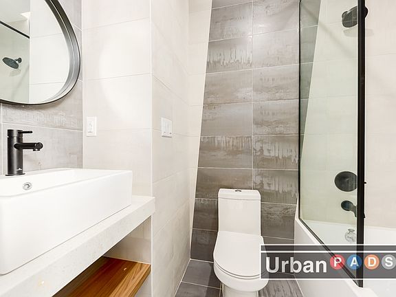 3rd image of 378 Bedford Ave #3R