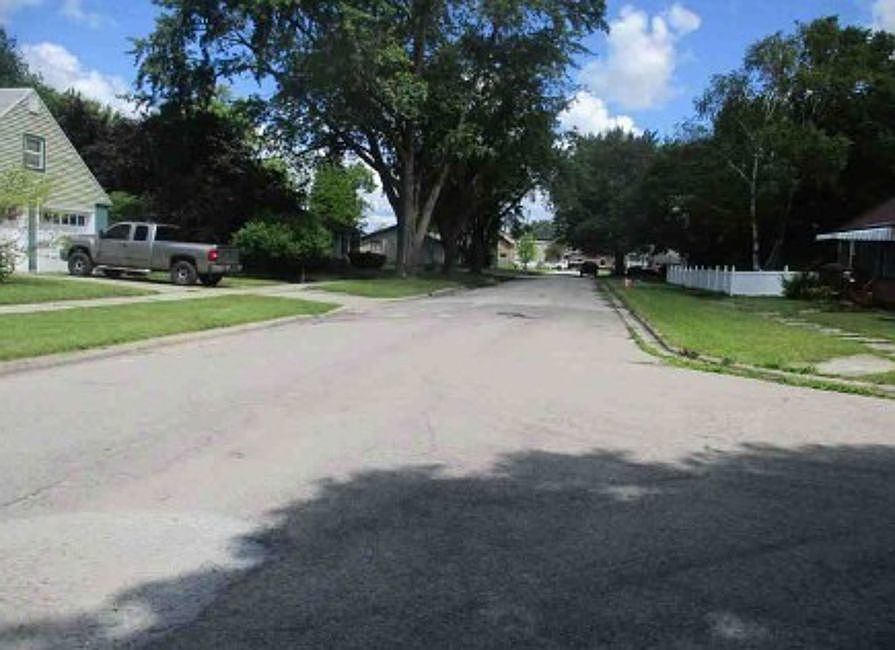 Exterior Neighborhood (street photo)