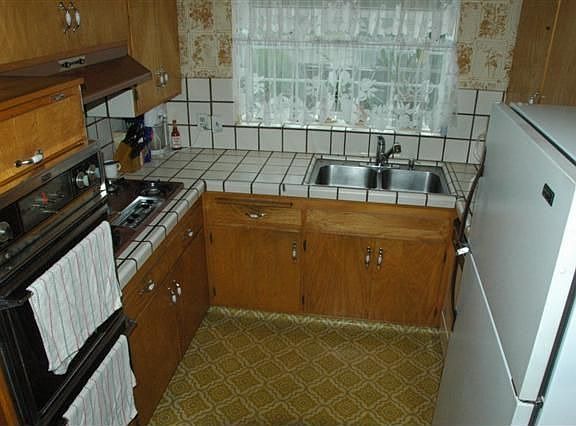 Fremont Home 60's kitchen in good shape