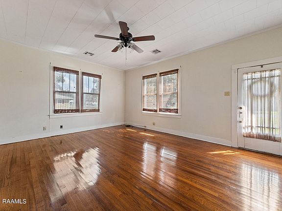 5th image of 827 N Avenue L