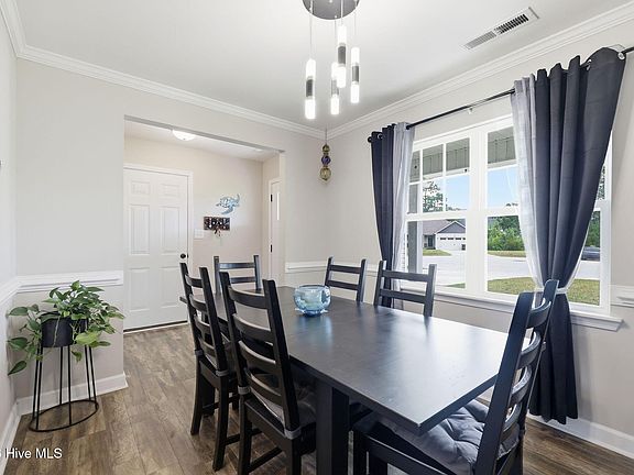 5th image of 605 Coral Reef Court