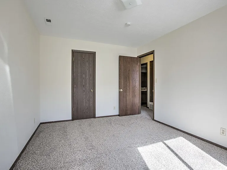 1025 E St — Photo 21