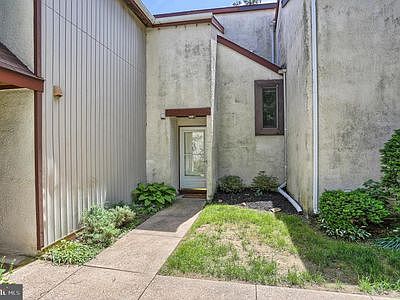 2nd image of 12 Ramsgate Ct