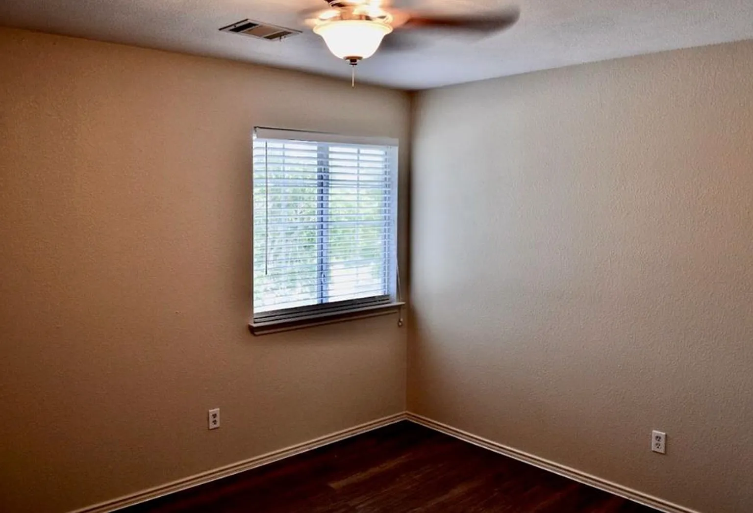 3 bed, 2.5 bath, 1876 sqft, $2,050 — Photo 4