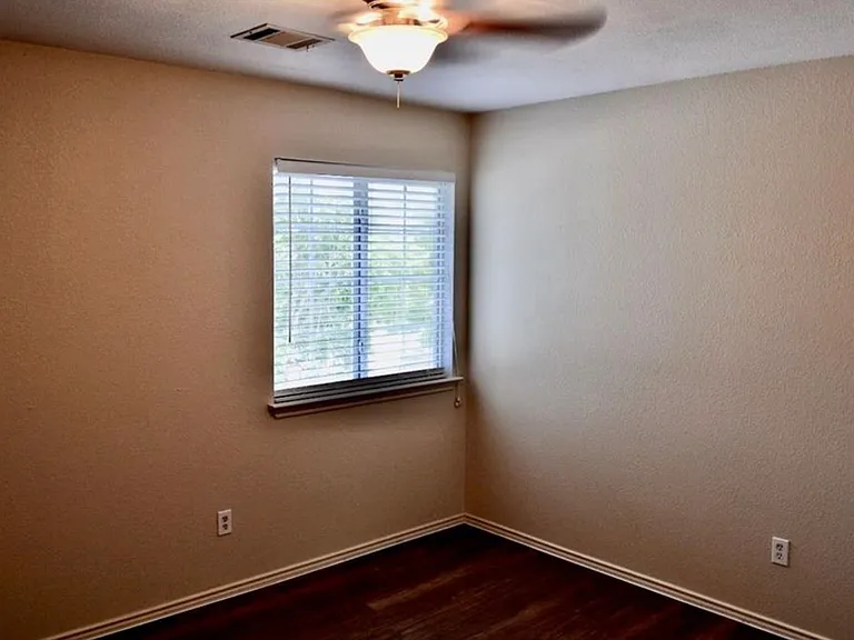 14208 Sumatra Ln — Photo 4