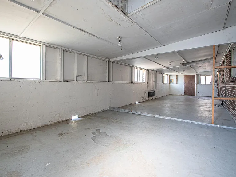 1370 W 1st Ave — Photo 24