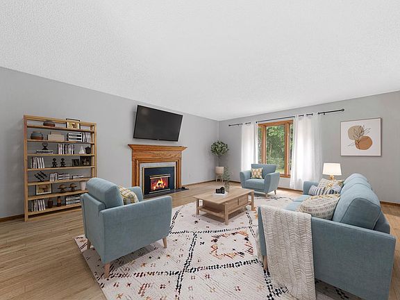 4th image of 21 Walden St