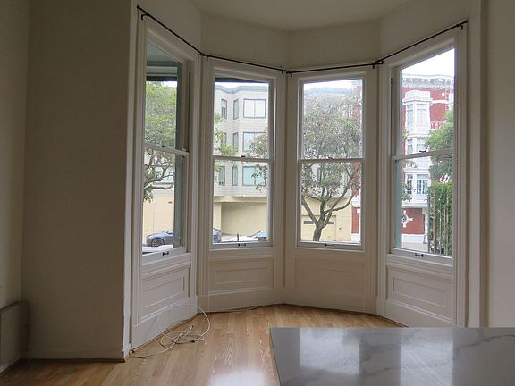 4th image of 2711 Sacramento St APT 2