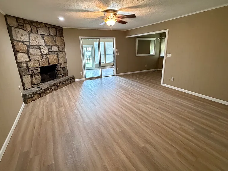 718 E Beaver St — Photo 2